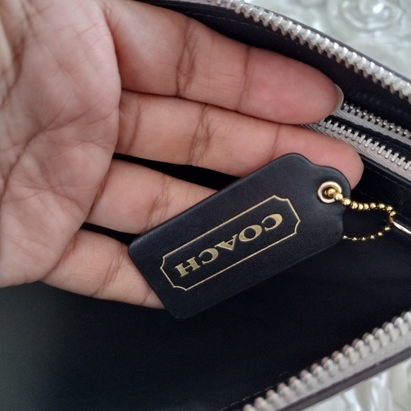 Coach shoulder bag. - Picture 10 of 14